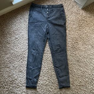 Vintage-like black wash skinny jeans